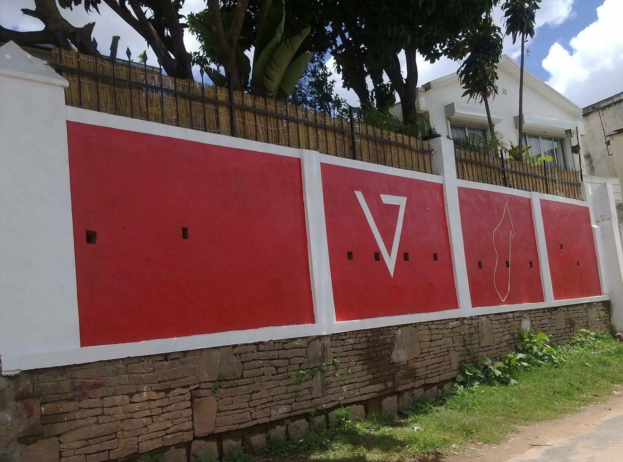Villa Mahefa - Wifi - Canal Plus - Terrasse & Jardin Antananarivo Luaran gambar